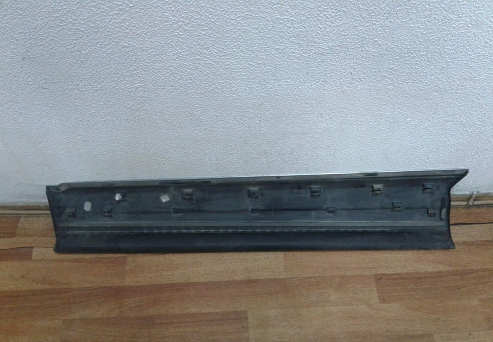 Молдинг двери передний правый Volkswagen Tiguan (11>) oem 5n0854940