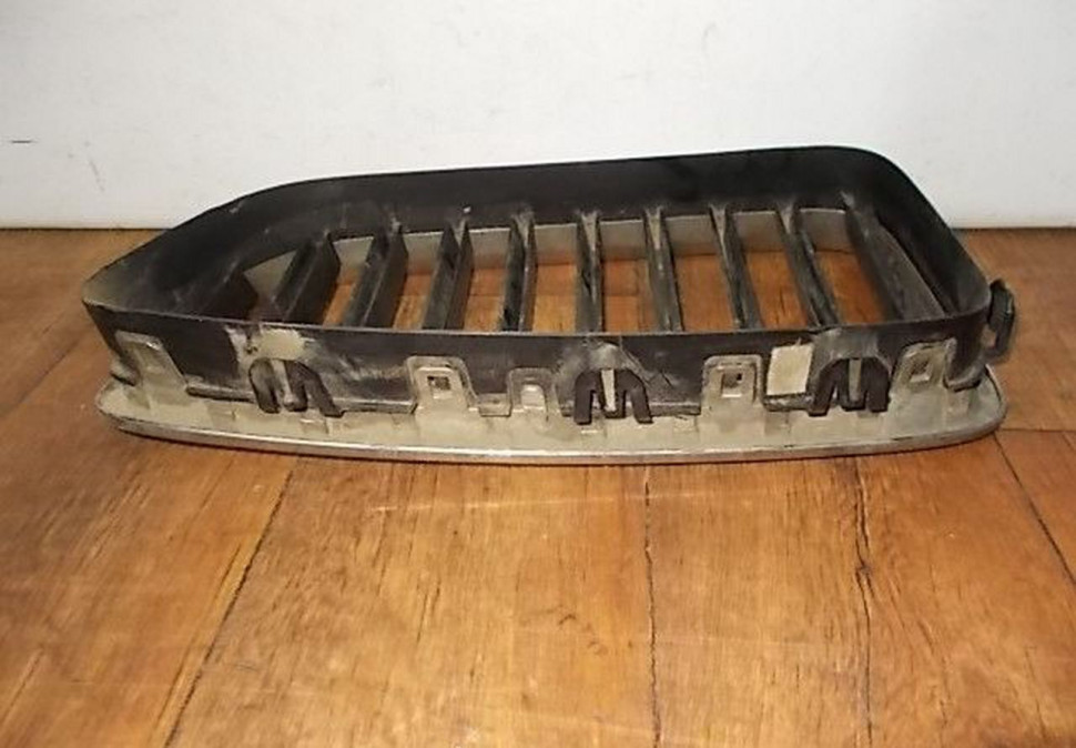 Решетка радиатора правая бу BMW 5 F10 OEM 51137412324 Решетка радиатора правая бу BMW 5 F10 OEM 51137412324