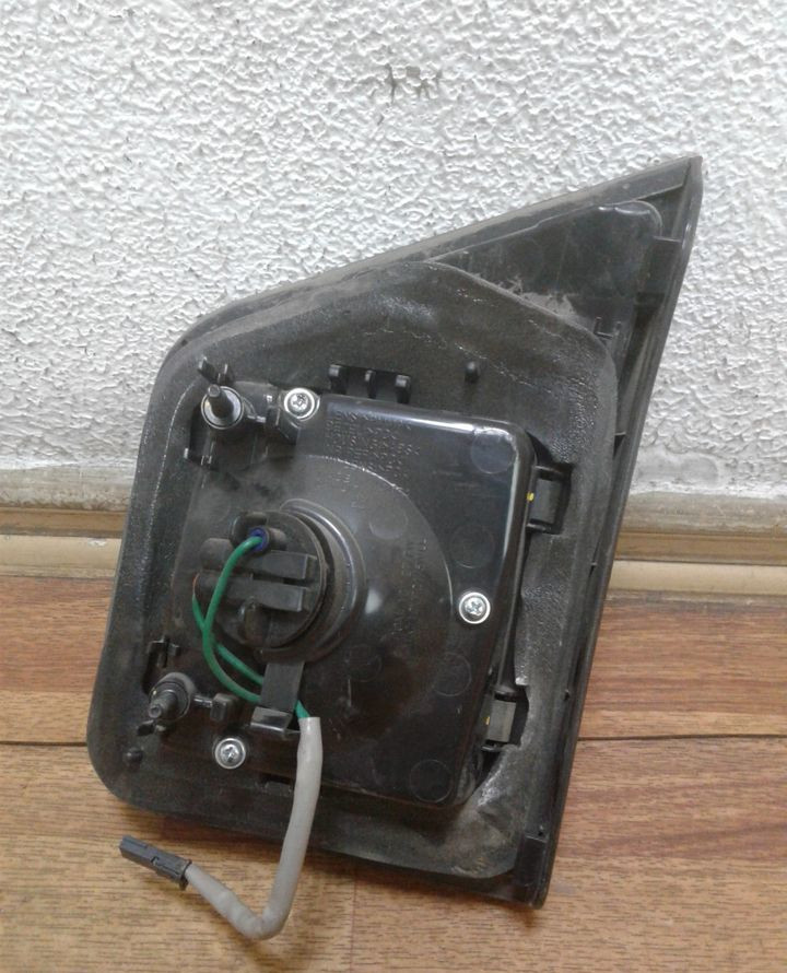 Фонарь внутренний левый Chevrolet Orlando oem 42334062 (скол) Фонарь внутренний левый Chevrolet Orlando oem 42334062 (скол)