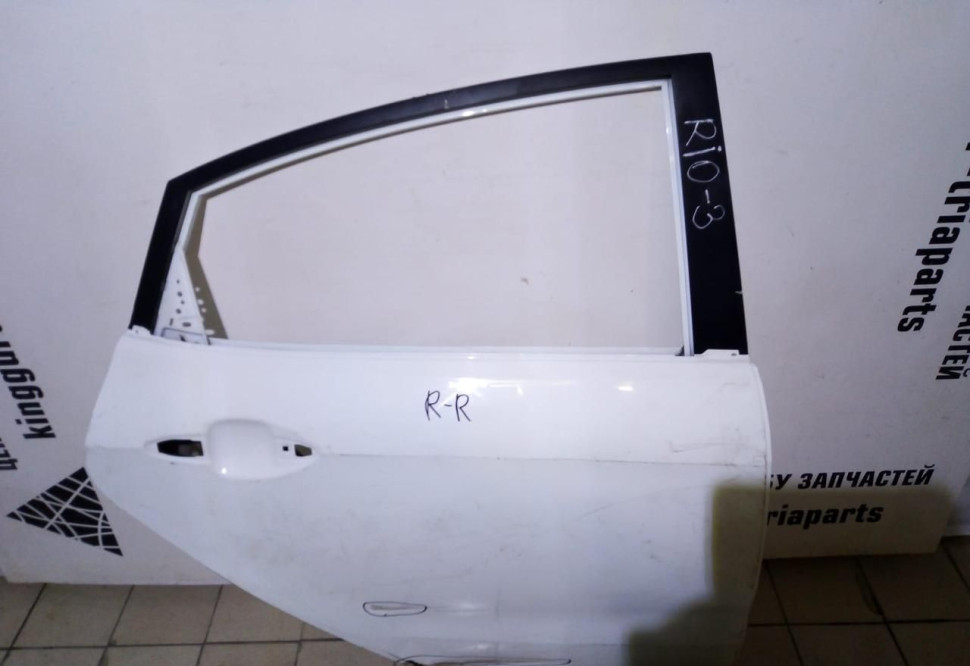 Дверь задняя правая Kia Rio 3 седан  (11-17) oem 770044Y000 (скл-3)