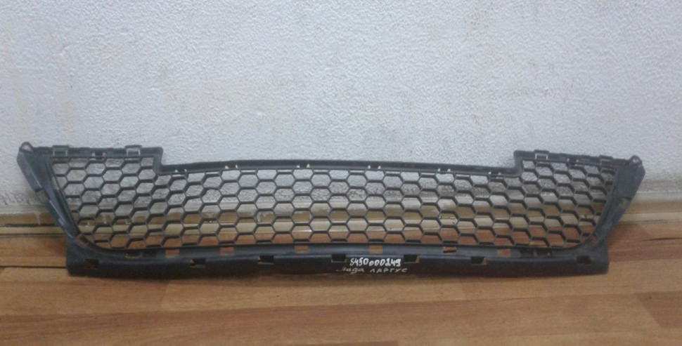 Решетка переднего бампера Lada Largus oem 8450000249 (скл-3)
