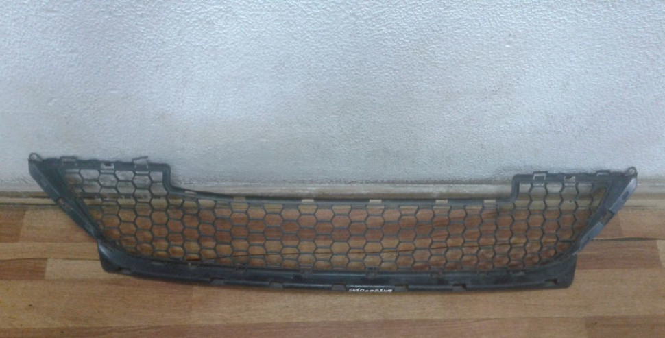 Решетка переднего бампера Lada Largus oem 8450000249 (скл-3) Решетка переднего бампера Lada Largus oem 8450000249 (скл-3)