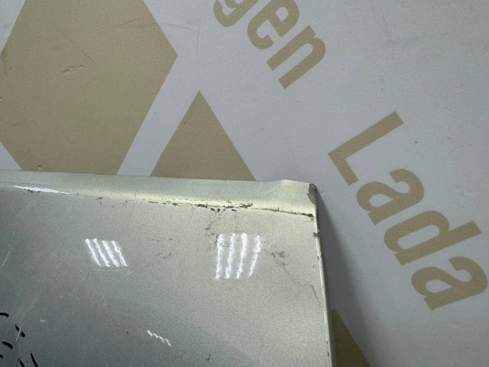 Дверь задняя правая Volkswagen Jetta 5 oem 1K5833106E (вмятина)