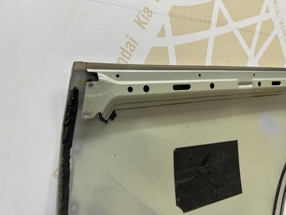Дверь задняя правая Volkswagen Jetta 5 oem 1K5833106E (вмятина)