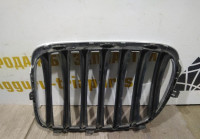 Решетка радиатора правая бу BMW X1 E84 OEM 51112993308