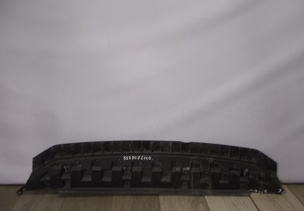 Защита переднего бампера бу Skoda Octavia A7 рестайлинг OEM 5E0807611D