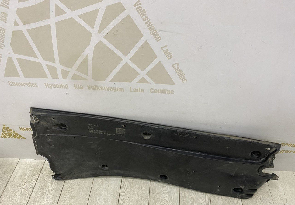 Облицовка днища Volkswagen Tiguan 1 oem 5qf825202e Облицовка днища Volkswagen Tiguan 1 oem 5qf825202e