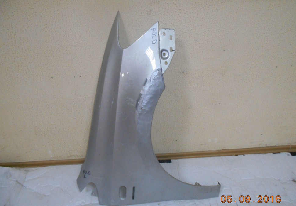 Крыло пер прав Volkswagen Polo сед oem 6r0821106 (скл-1)