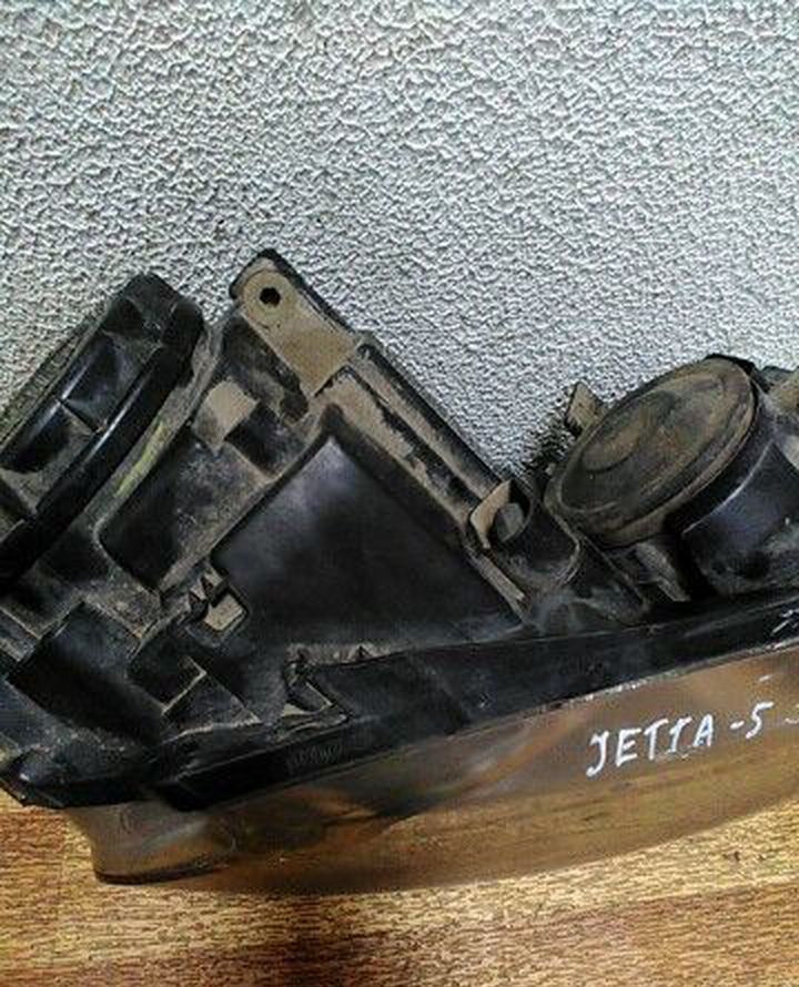 Фара правая Volkswagen Jetta 5 галоген трещины на стекле сломанным 3 крепления oem 1k6941006p Фара правая Volkswagen Jetta 5 галоген трещины на стекле сломанным 3 крепления oem 1k6941006p