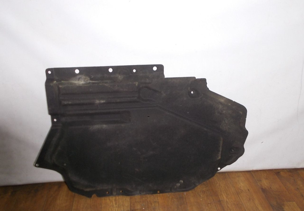 Защита топливного бака левая бу BMW X5 F15 OEM 51757325391 Защита топливного бака левая бу BMW X5 F15 OEM 51757325391