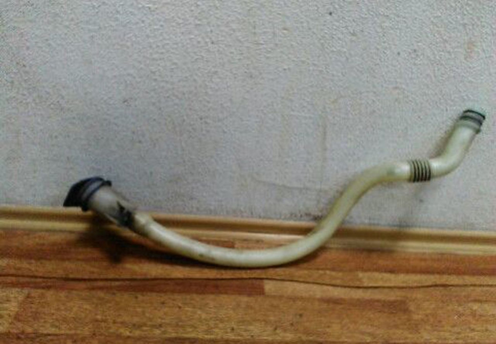 Горловина бачка омывателя Volkswagen Transporter Т5 oem 7h0955463b