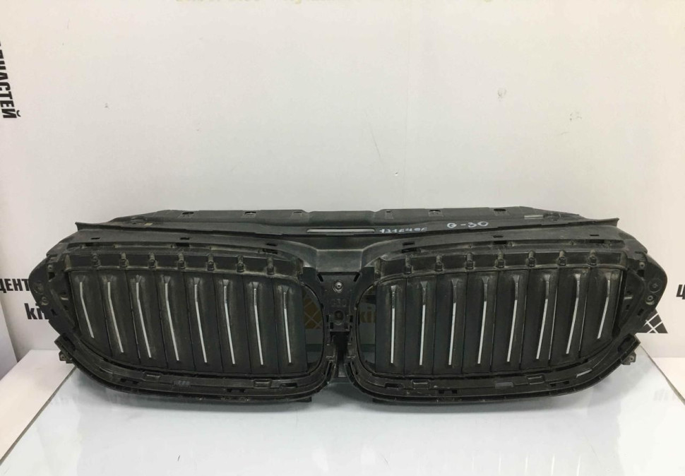 Заслонка решетки (жалюзи) BMW 5 G30 OEM 51747474368