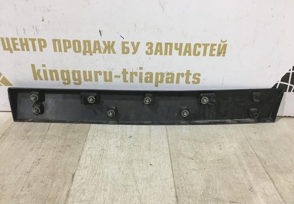 Молдинг двери задний правый BMW X1 F48 OEM 51137352094 Молдинг двери задний правый BMW X1 F48 OEM 51137352094