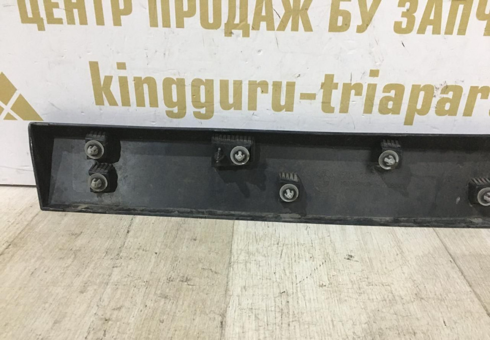 Молдинг двери задний правый BMW X1 F48 OEM 51137352094 Молдинг двери задний правый BMW X1 F48 OEM 51137352094