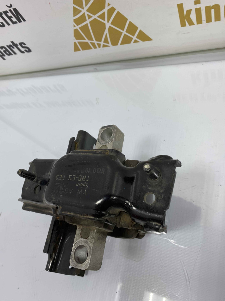 Опора двигателя левая Volkswagen Polo 5 2009 OEM 6Q0199555AS