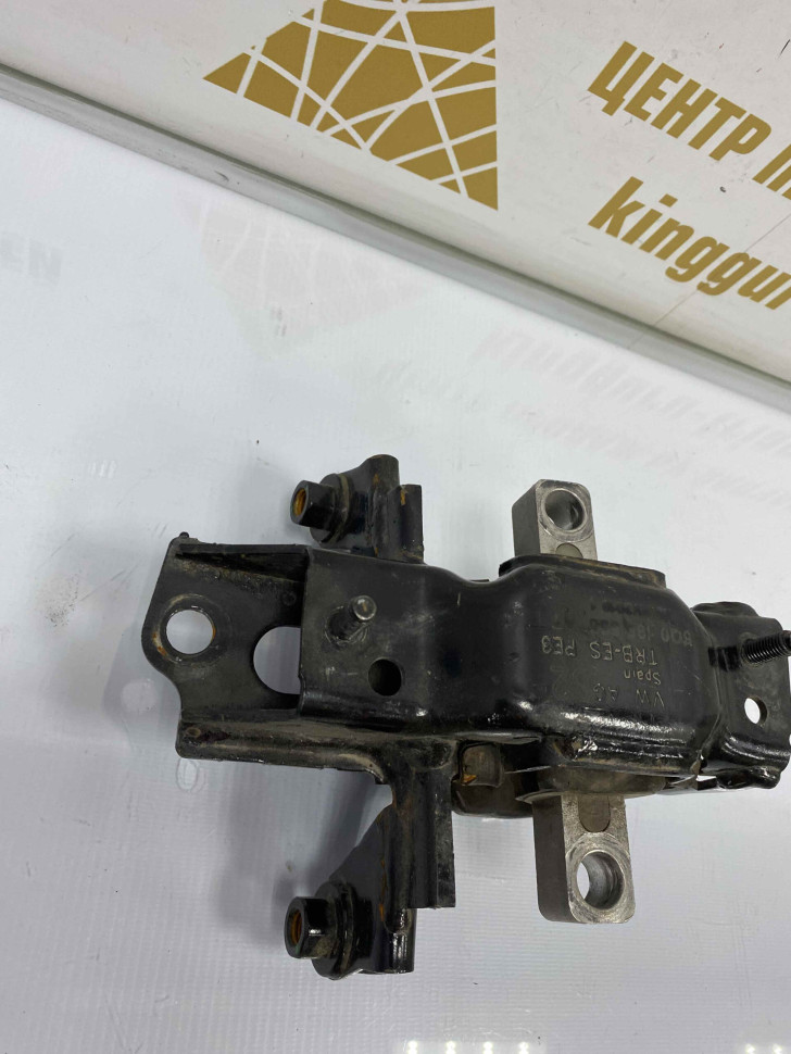 Опора двигателя левая Volkswagen Polo 5 2009 OEM 6Q0199555AS