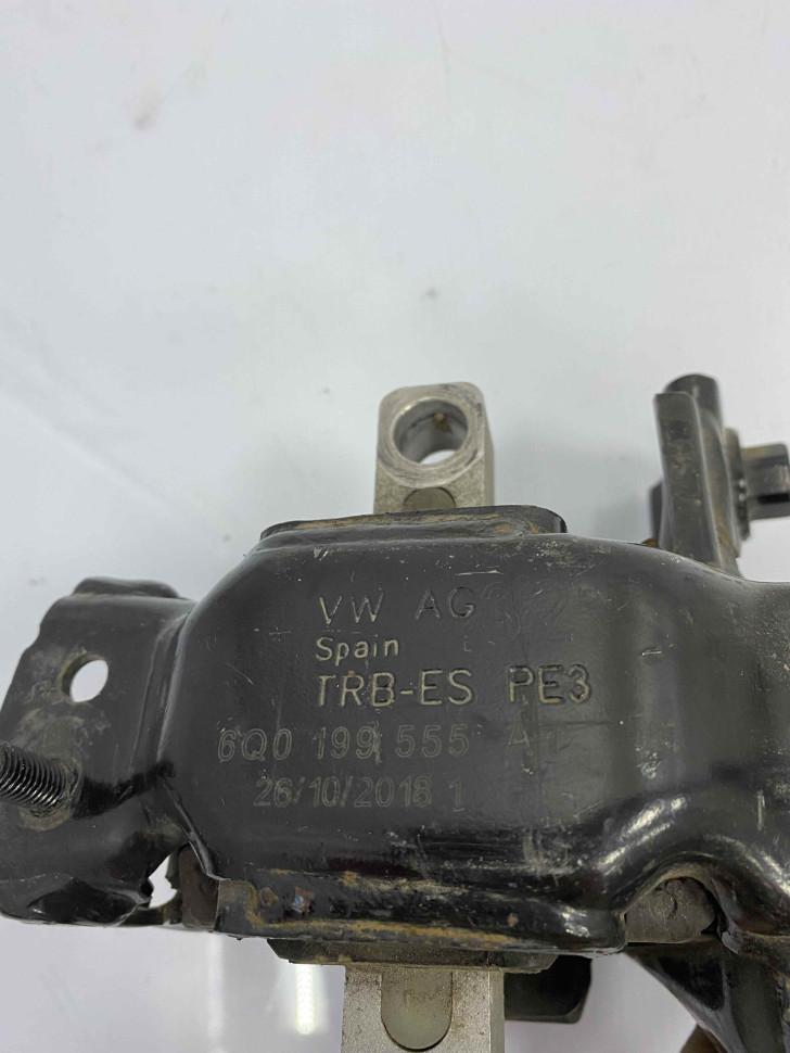 Опора двигателя левая Volkswagen Polo 5 2009 OEM 6Q0199555AS