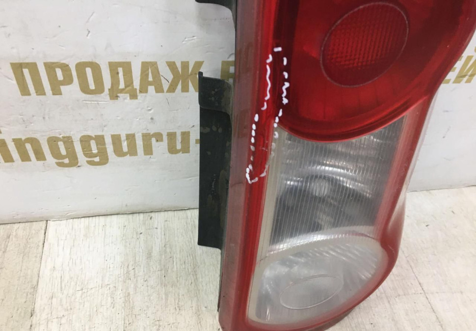 Фонарь правый Lada Largus OEM 8200864610 (скл-3)