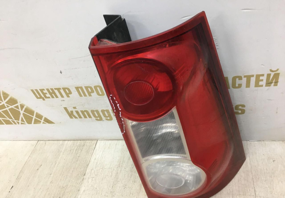 Фонарь правый Lada Largus OEM 8200864610 (скл-3) Фонарь правый Lada Largus OEM 8200864610 (скл-3)