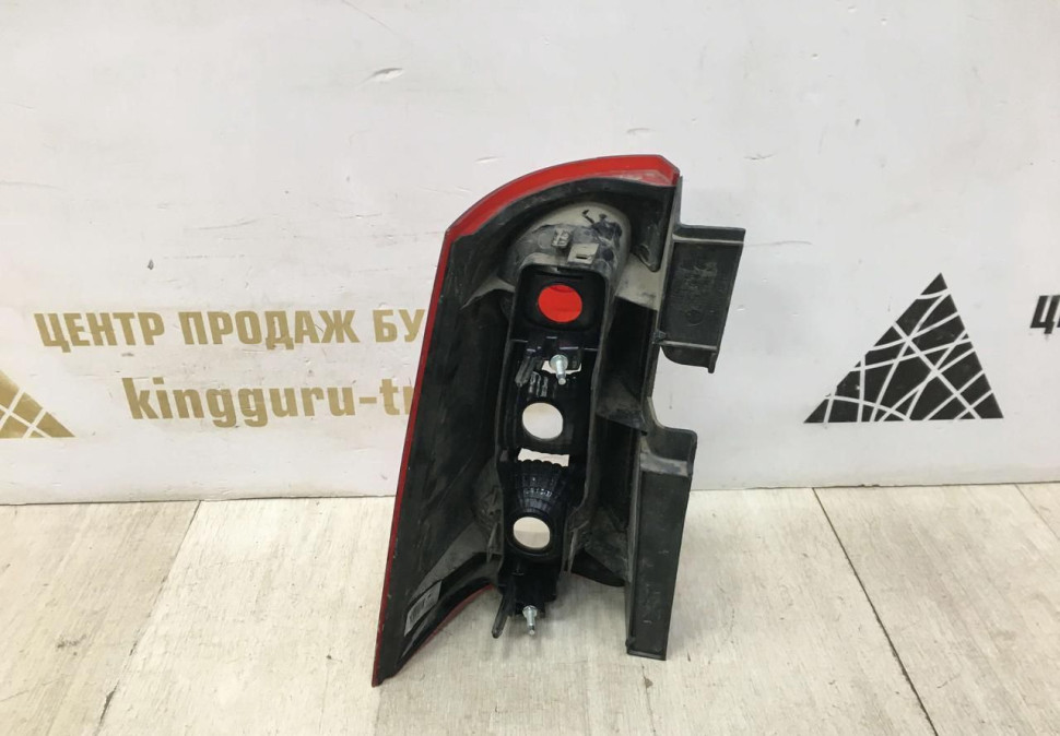 Фонарь правый Lada Largus OEM 8200864610 (скл-3) Фонарь правый Lada Largus OEM 8200864610 (скл-3)