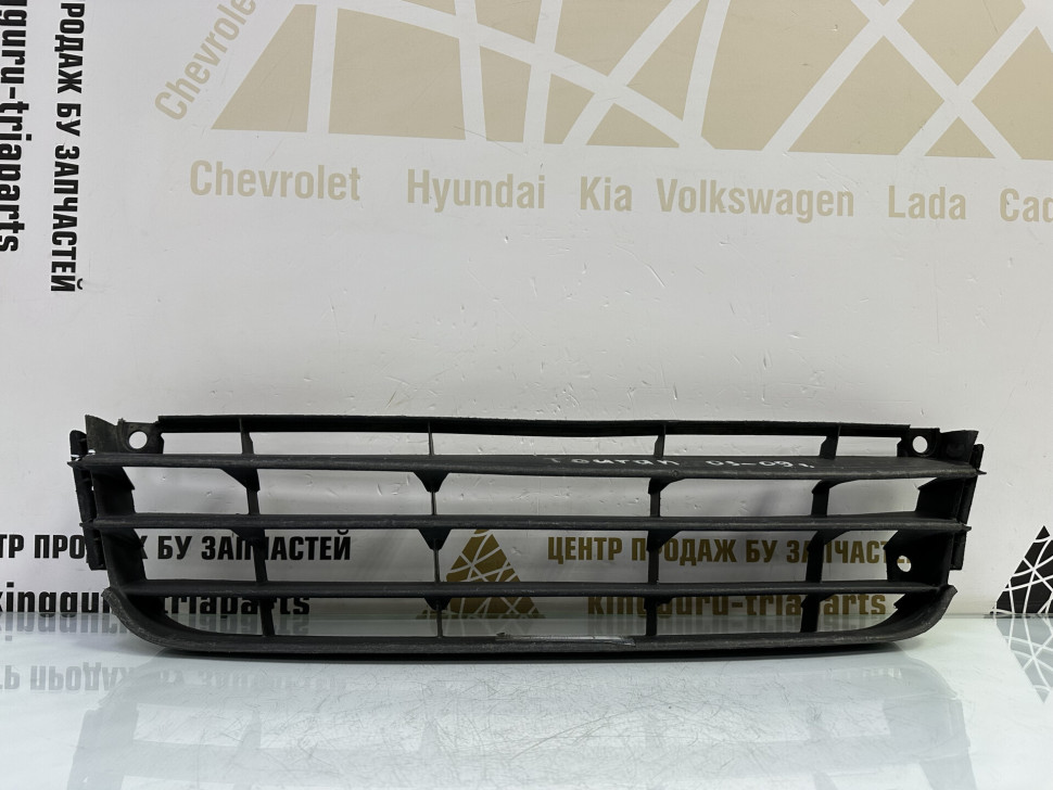 Решетка переднего бампера Volkswagen Touran 1 2003 OEM 1T0853677