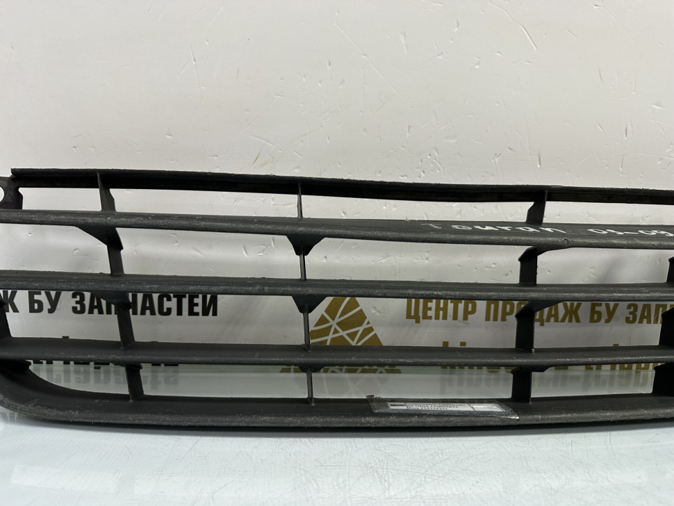 Решетка переднего бампера Volkswagen Touran 1 2003 OEM 1T0853677 Решетка переднего бампера Volkswagen Touran 1 2003 OEM 1T0853677