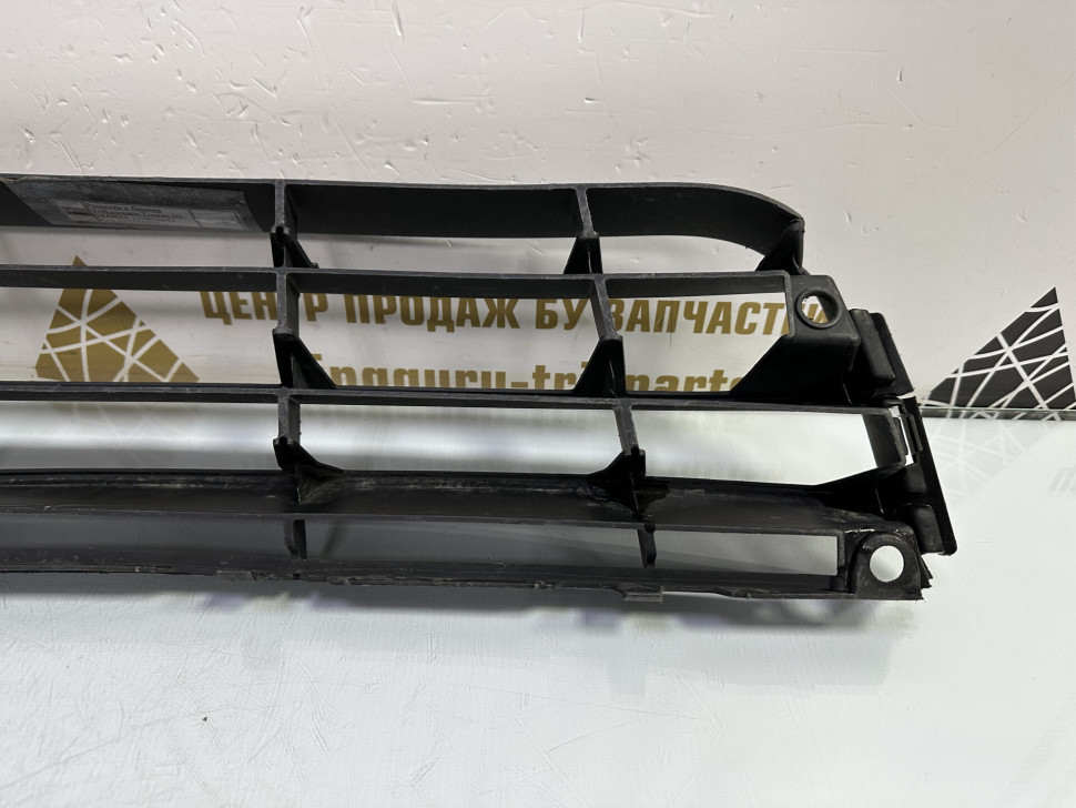 Решетка переднего бампера Volkswagen Touran 1 2003 OEM 1T0853677 Решетка переднего бампера Volkswagen Touran 1 2003 OEM 1T0853677
