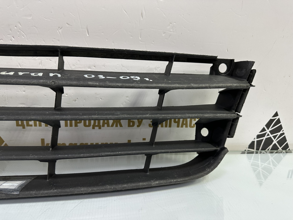 Решетка переднего бампера Volkswagen Touran 1 2003 OEM 1T0853677 Решетка переднего бампера Volkswagen Touran 1 2003 OEM 1T0853677
