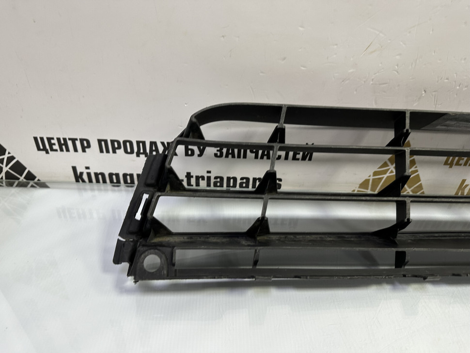Решетка переднего бампера Volkswagen Touran 1 2003 OEM 1T0853677 Решетка переднего бампера Volkswagen Touran 1 2003 OEM 1T0853677