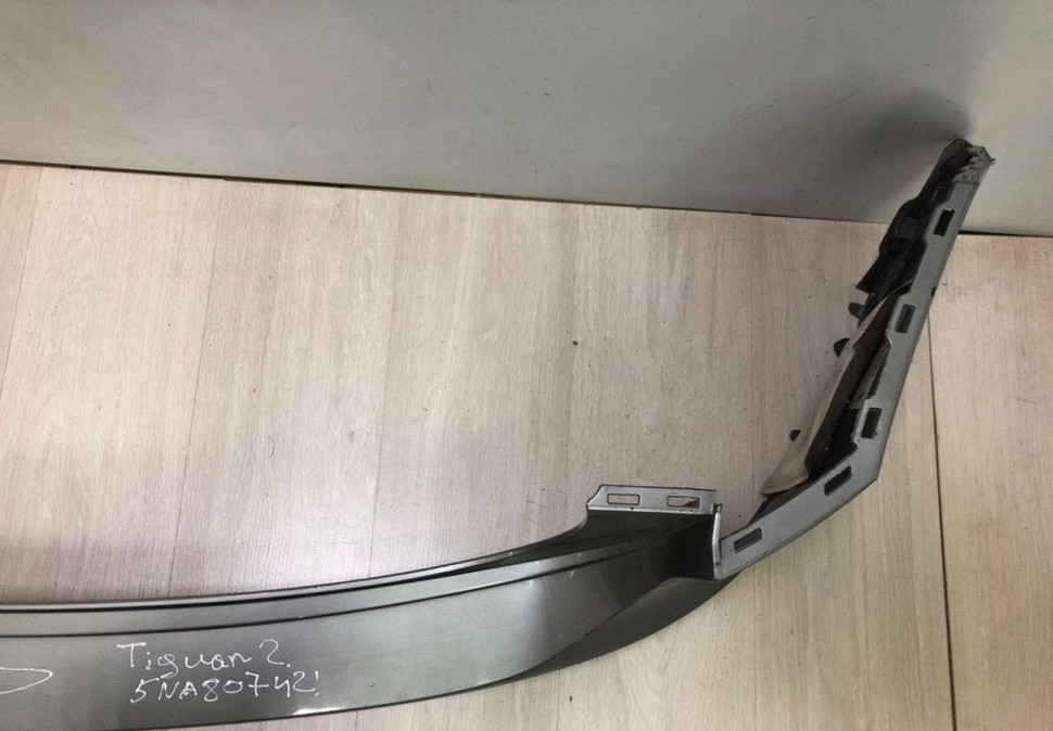 Бампер задний Volkswagen Tiguan 2 oem 5na807421 (трещина)