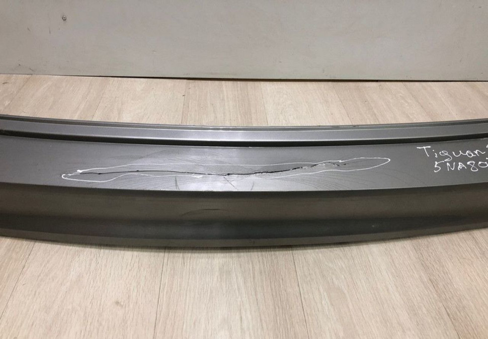 Бампер задний Volkswagen Tiguan 2 oem 5na807421 (трещина)