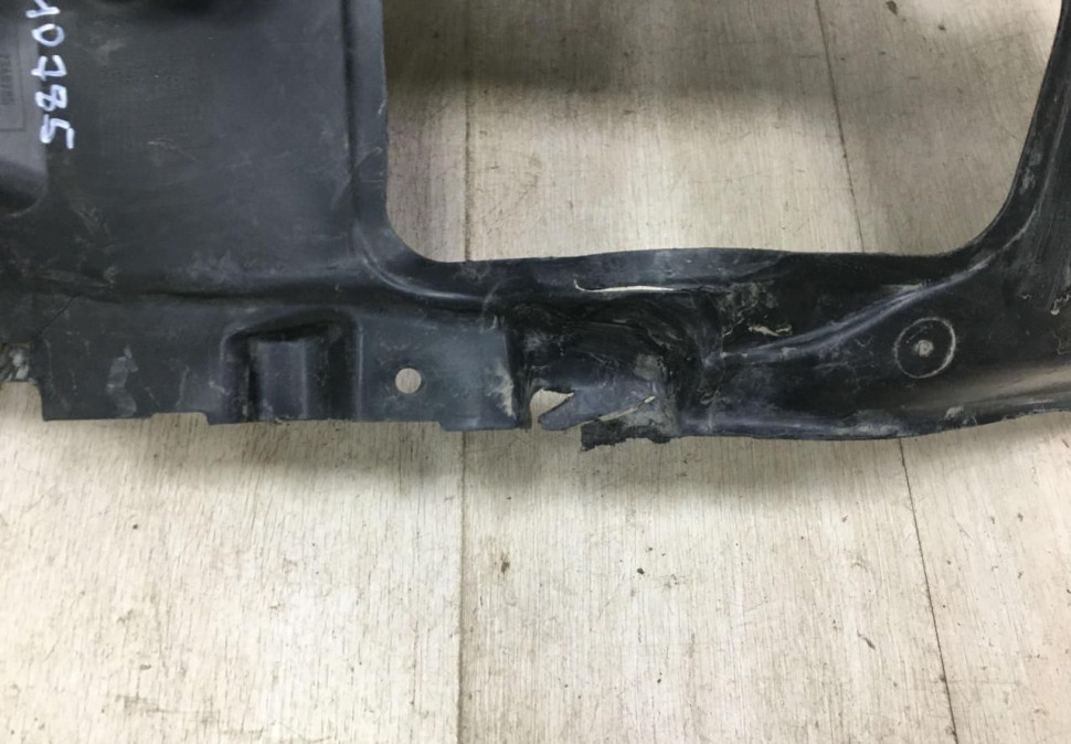 Подкрылок передний левый  BMW 5 G30 2017 OEM 51717340785