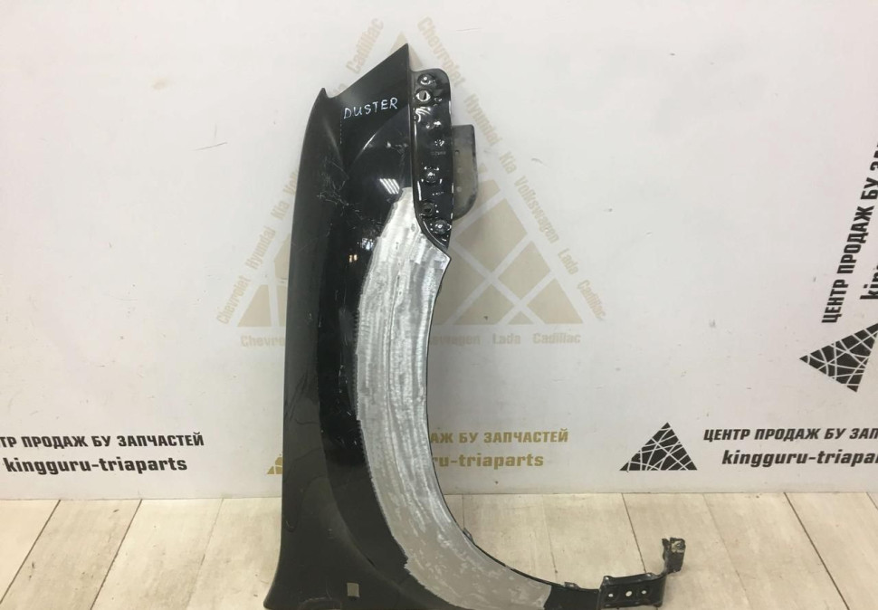 Крыло переднее правое Renault Duster 2010  OEM 631007297R