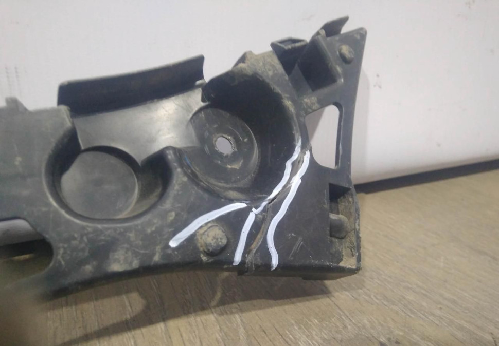 Кронштейн заднего бампера правый бу Renault Logan 2 OEM 850445346R Кронштейн заднего бампера правый бу Renault Logan 2 OEM 850445346R
