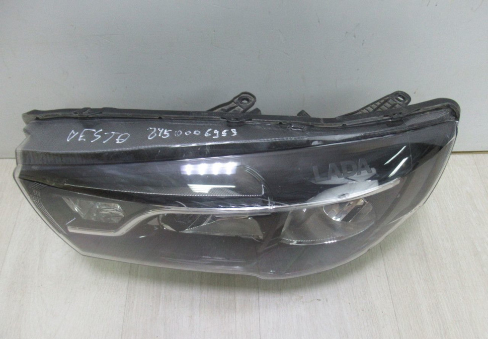Фара левая Lada Vesta oem 8450006953 (слом.3 креп.)(трещины по корпусу) (скл-3) Фара левая Lada Vesta oem 8450006953 (слом.3 креп.)(трещины по корпусу) (скл-3)