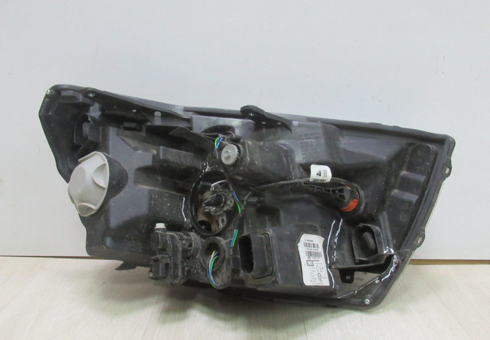 Фара левая Lada Vesta oem 8450006953 (слом.3 креп.)(трещины по корпусу) (скл-3) Фара левая Lada Vesta oem 8450006953 (слом.3 креп.)(трещины по корпусу) (скл-3)
