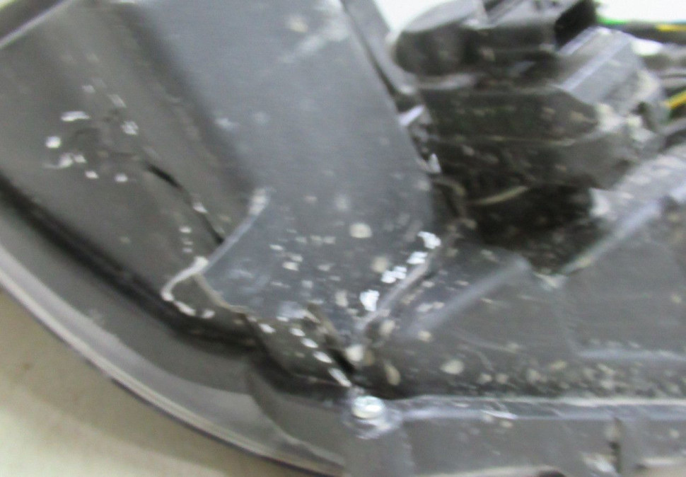 Фара левая Lada Vesta oem 8450006953 (слом.3 креп.)(трещины по корпусу) (скл-3) Фара левая Lada Vesta oem 8450006953 (слом.3 креп.)(трещины по корпусу) (скл-3)