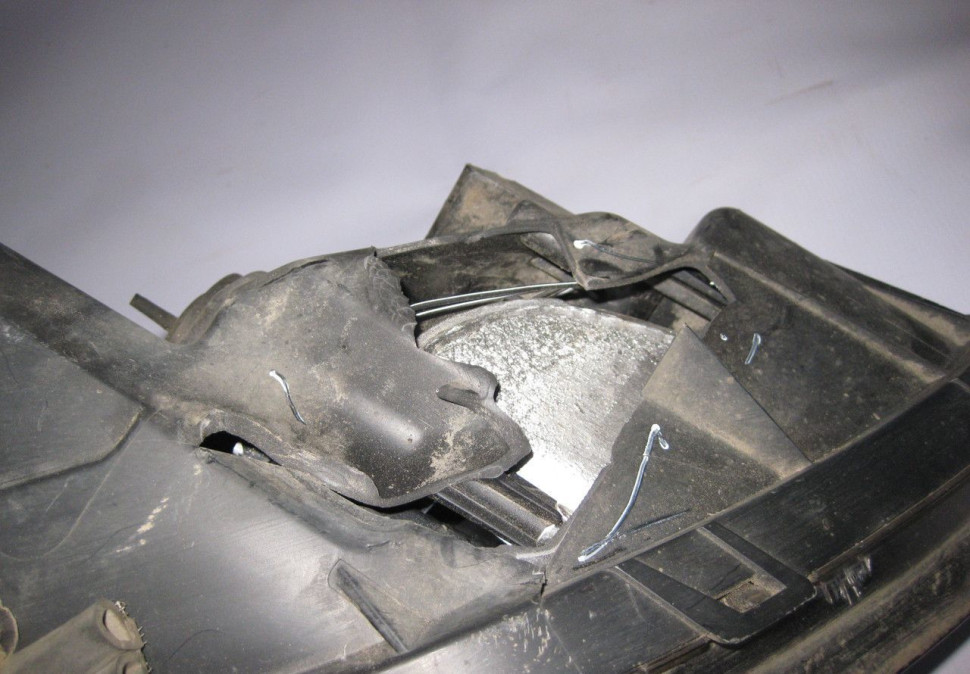 Стекло фары правое Hyundai Solaris 1 рестайл oem 921024l600 (скл-3) Стекло фары правое Hyundai Solaris 1 рестайл oem 921024l600 (скл-3)