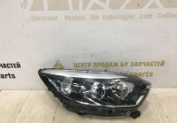 Фара правая Renault Kaptur OEM 260108765R
