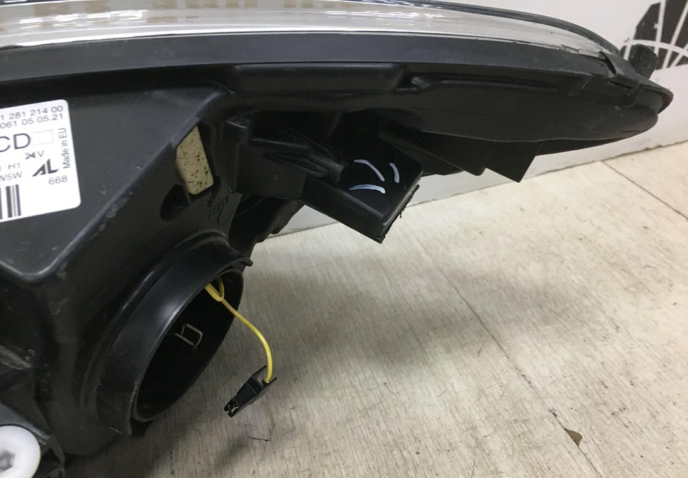 Фара правая Renault Kaptur OEM 260108765R