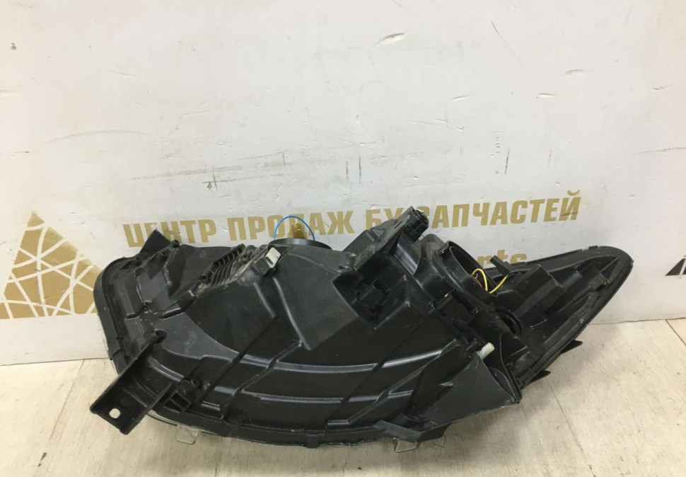 Фара правая Renault Kaptur OEM 260108765R