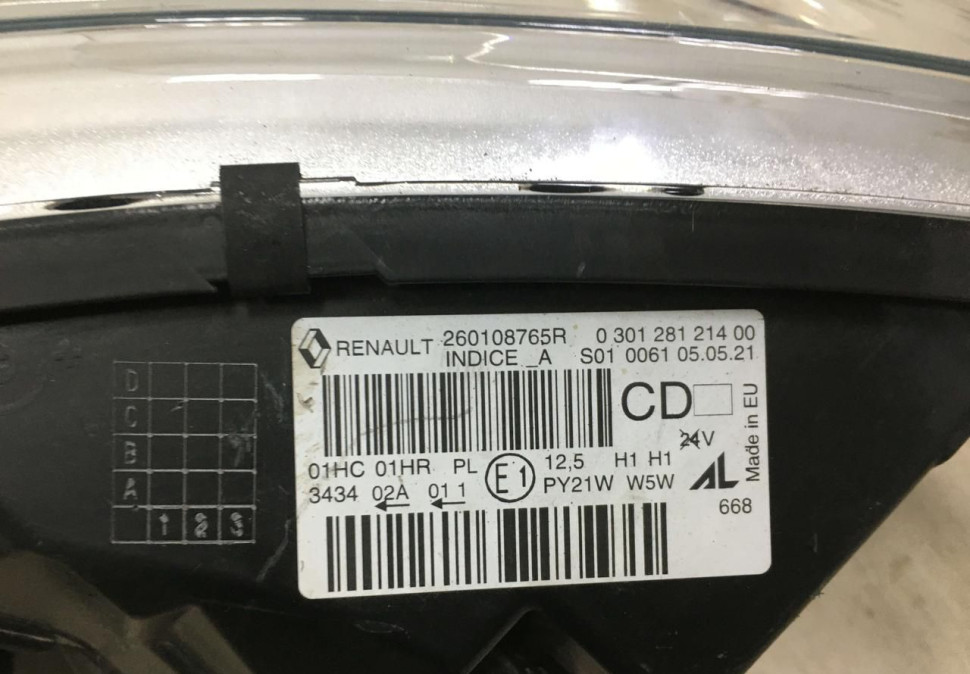 Фара правая Renault Kaptur OEM 260108765R