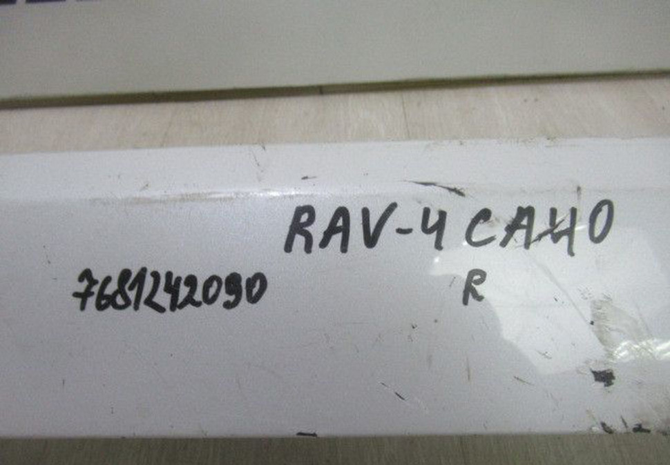 Спойлер крышки багажника Toyota Rav4 ca40 13- Oem 7681242090 (скл-3)