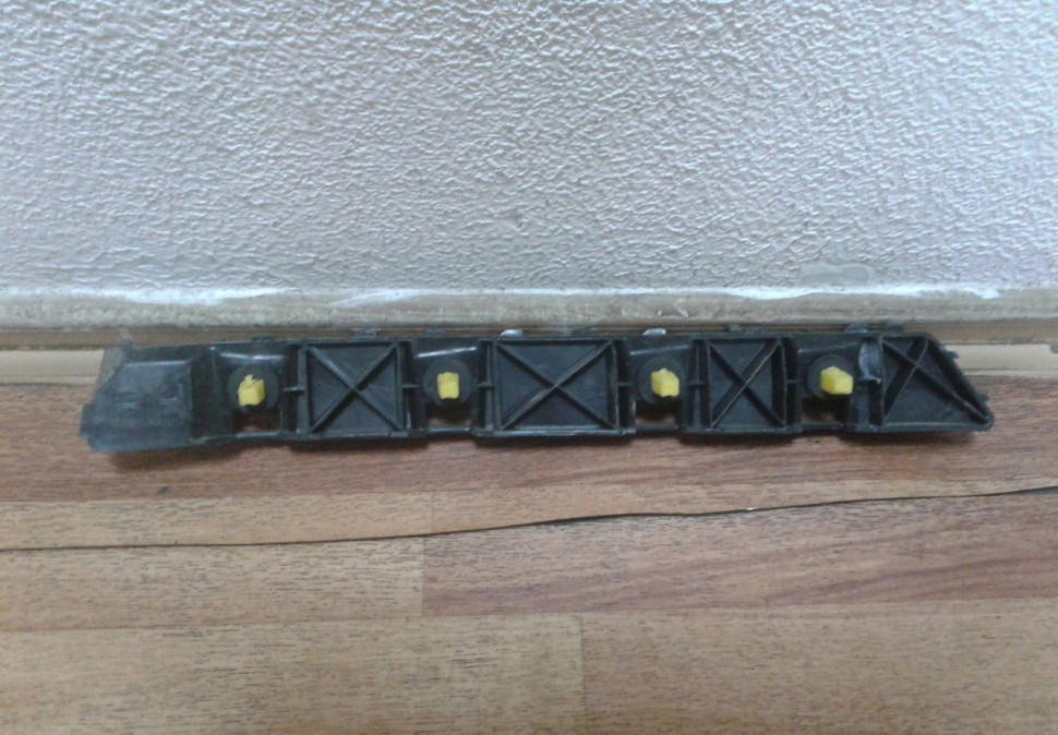 Кронштейн заднего бампера правый Hyundai Elantra 6 AD oem 86616f2000 Кронштейн заднего бампера правый Hyundai Elantra 6 AD oem 86616f2000