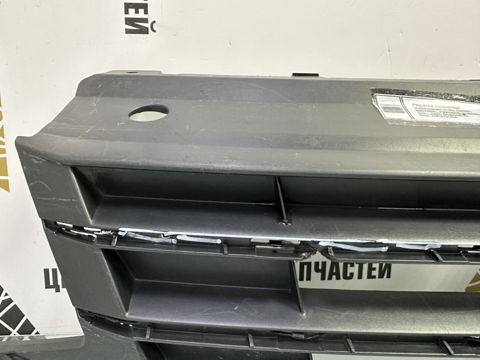 Решетка радиатора Volkswagen Polo 5 рестайлинг 2015 OEM 6RU853653B