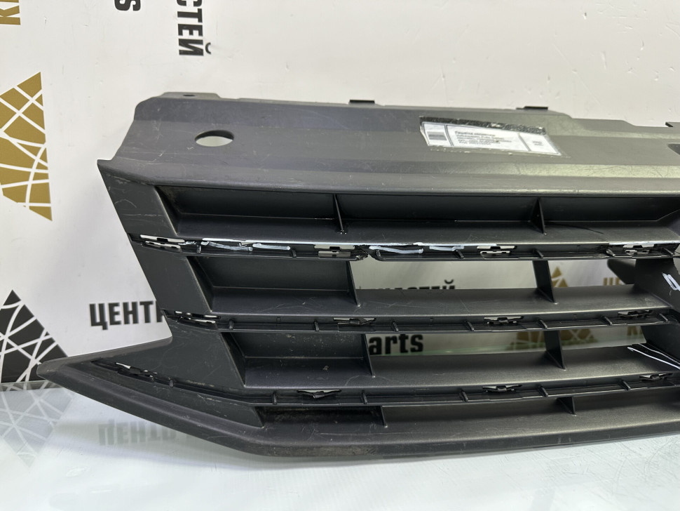 Решетка радиатора Volkswagen Polo 5 рестайлинг 2015 OEM 6RU853653B