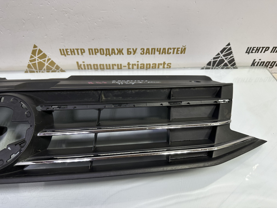 Решетка радиатора Volkswagen Polo 5 рестайлинг 2015 OEM 6RU853653B