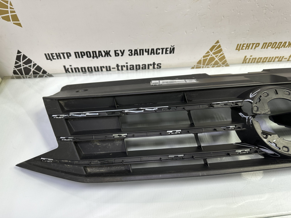 Решетка радиатора Volkswagen Polo 5 рестайлинг 2015 OEM 6RU853653B
