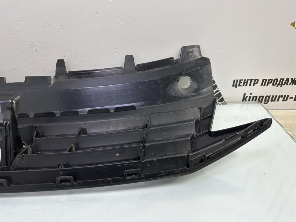 Решетка радиатора Volkswagen Polo 5 рестайлинг 2015 OEM 6RU853653B