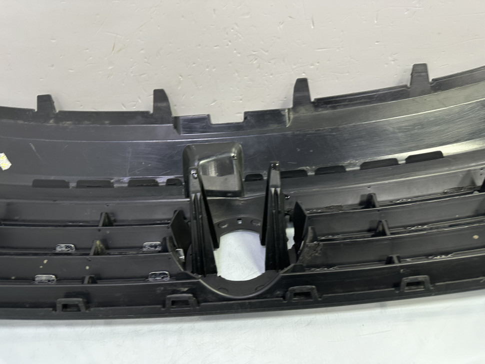 Решетка радиатора Volkswagen Polo 5 рестайлинг 2015 OEM 6RU853653B